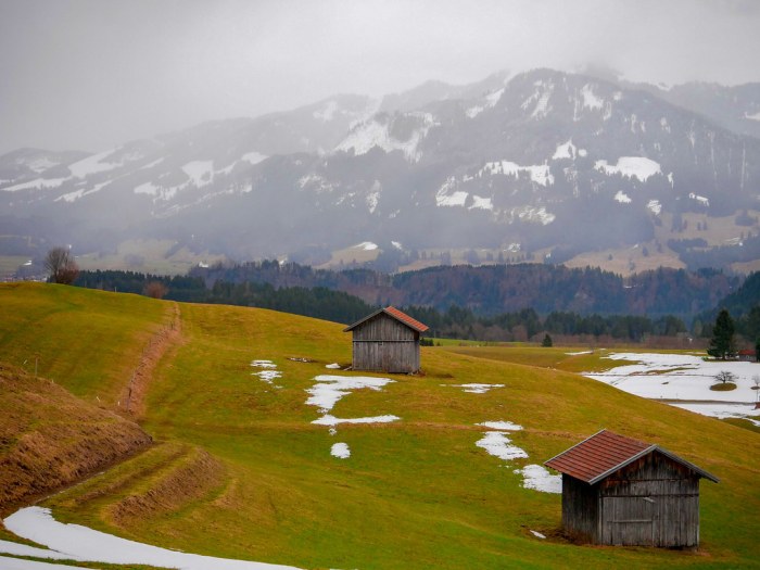 Hut on the mountain can xue